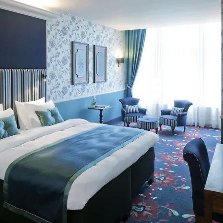 Carlton Ambassador Hotel
