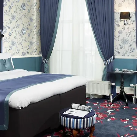 Carlton Ambassador Hotel