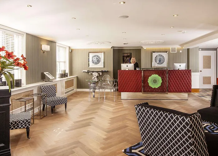 Carlton Ambassador מלון