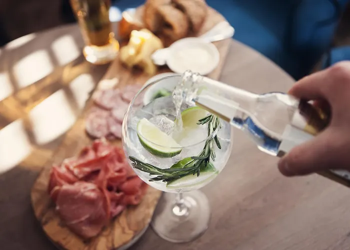 Carlton Ambassador מלון 4*