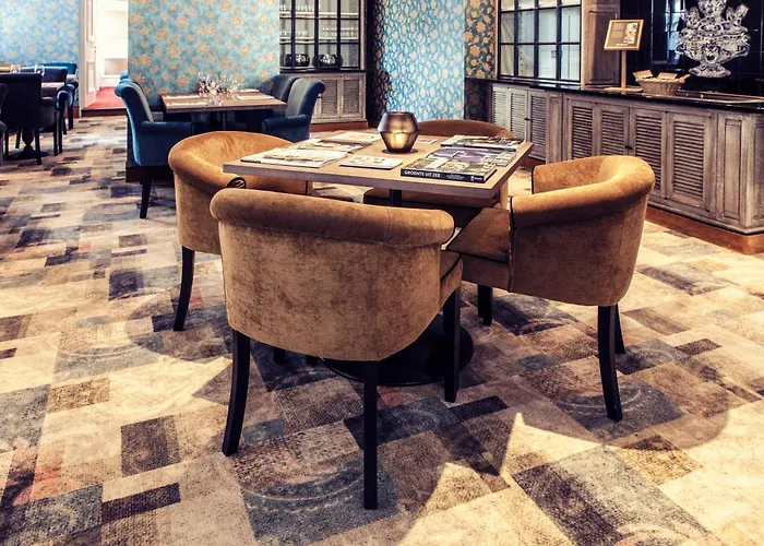 Carlton Ambassador מלון