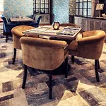 Carlton Ambassador Hotel