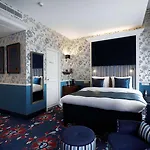 Carlton Ambassador Hotel