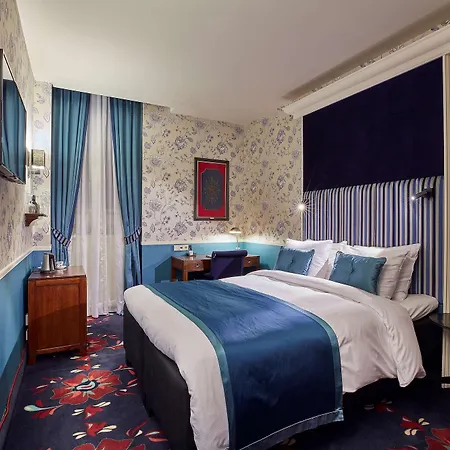 Carlton Ambassador 4*