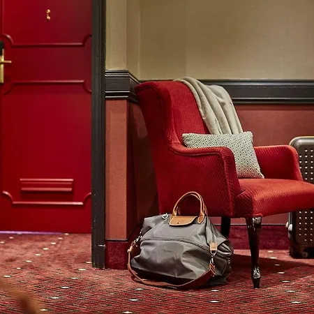 Carlton Ambassador Hotel