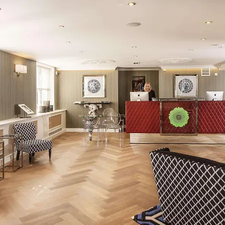 Carlton Ambassador Hotel