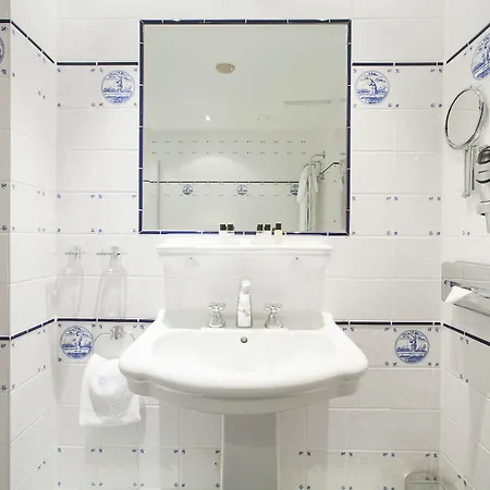 Carlton Ambassador Hotel