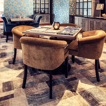 Carlton Ambassador Hotel