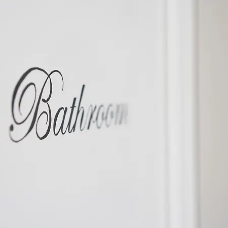 Carlton Ambassador Hotel 4*