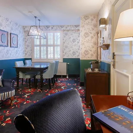 Carlton Ambassador Hotel 4*