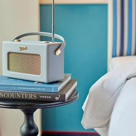 Carlton Ambassador Hotel 4*