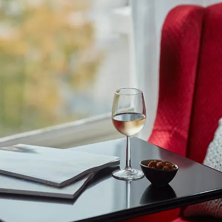 Carlton Ambassador 4*