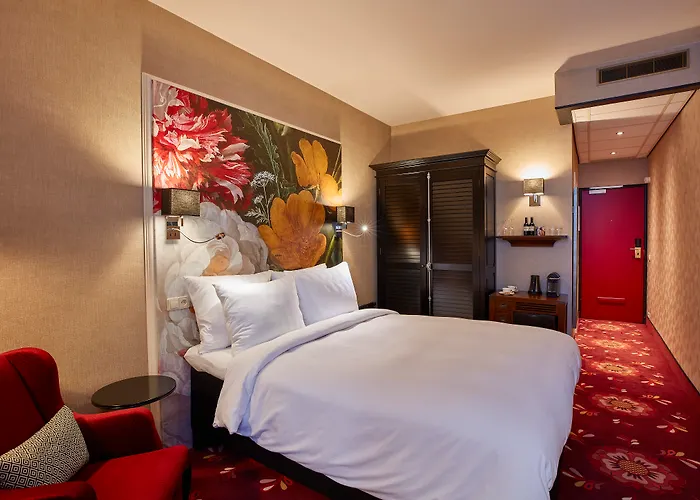 Carlton Ambassador Hotel 4*