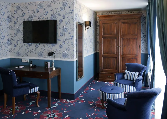 Carlton Ambassador Hotel