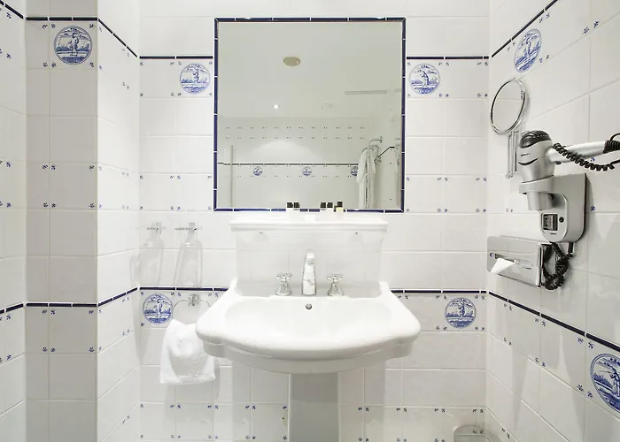 Carlton Ambassador Hotel