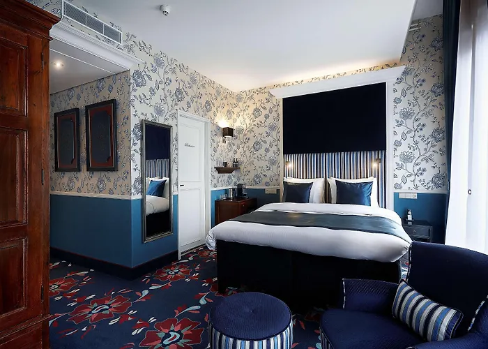 Carlton Ambassador Hotel