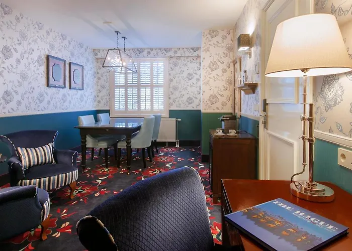 Carlton Ambassador Hotel 4*