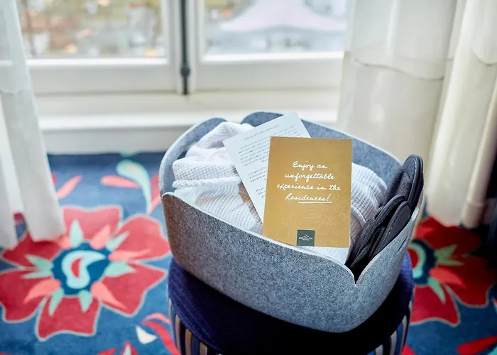 Carlton Ambassador 酒店 4*