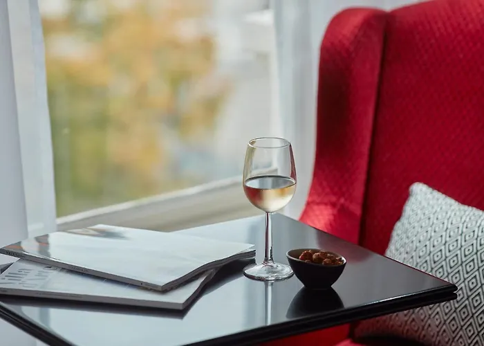 Carlton Ambassador 4*