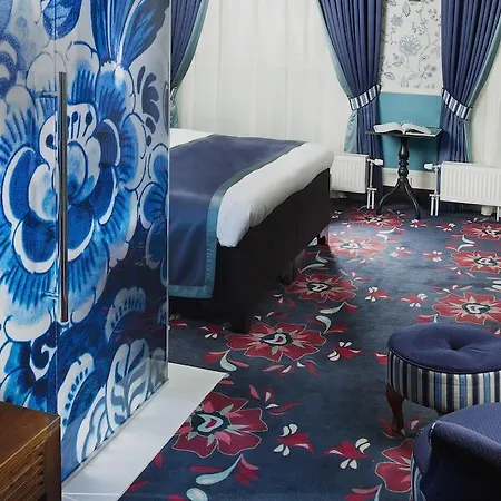 Отель Carlton Ambassador 4*