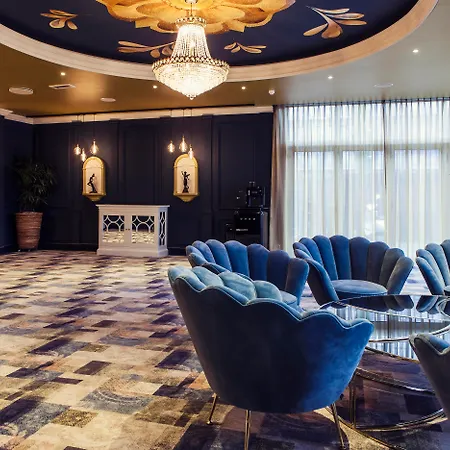 Отель Carlton Ambassador 4*