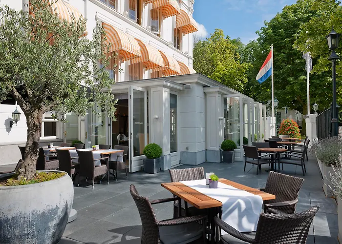 Carlton Ambassador Hotel 4*